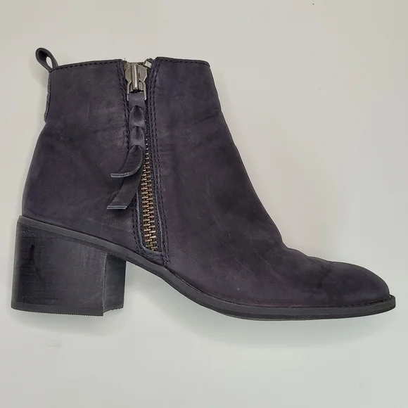 BP Navy Blue Leather Block Heeled Side Zipper Ankle Booties Size 7 - Picture 1 of 13
